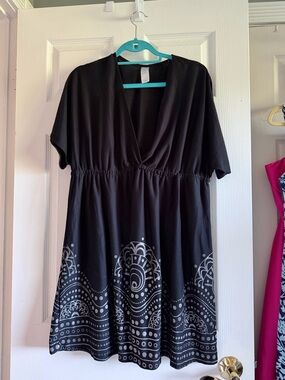 Black Short Sleeve V-Neck cover up with Silver Paisley Hem
